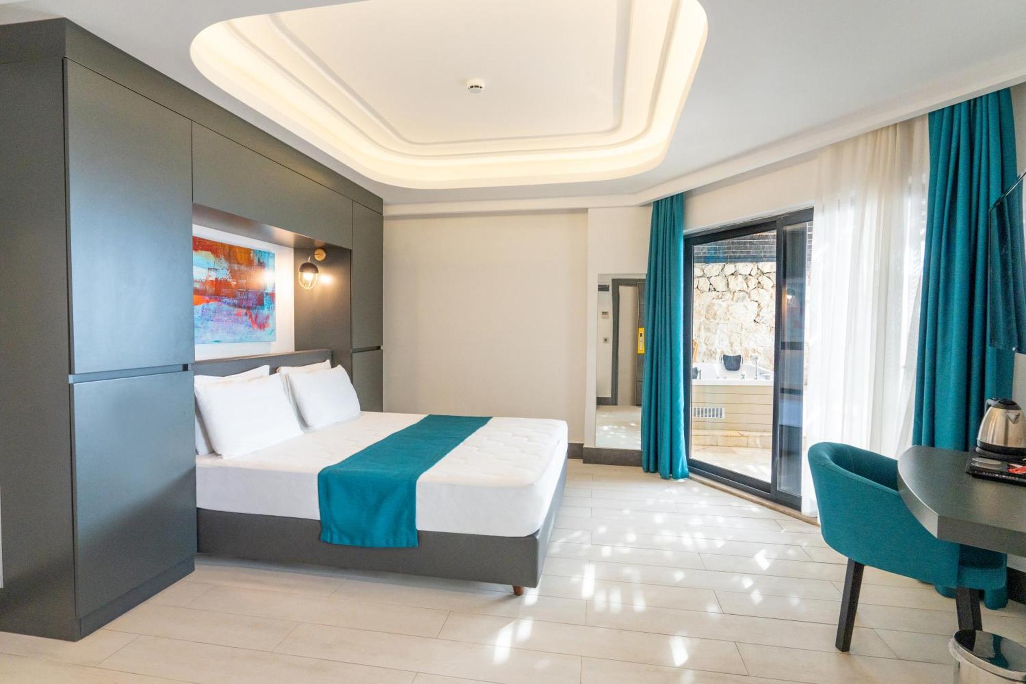 Guemues Yazar Hotel Kas
