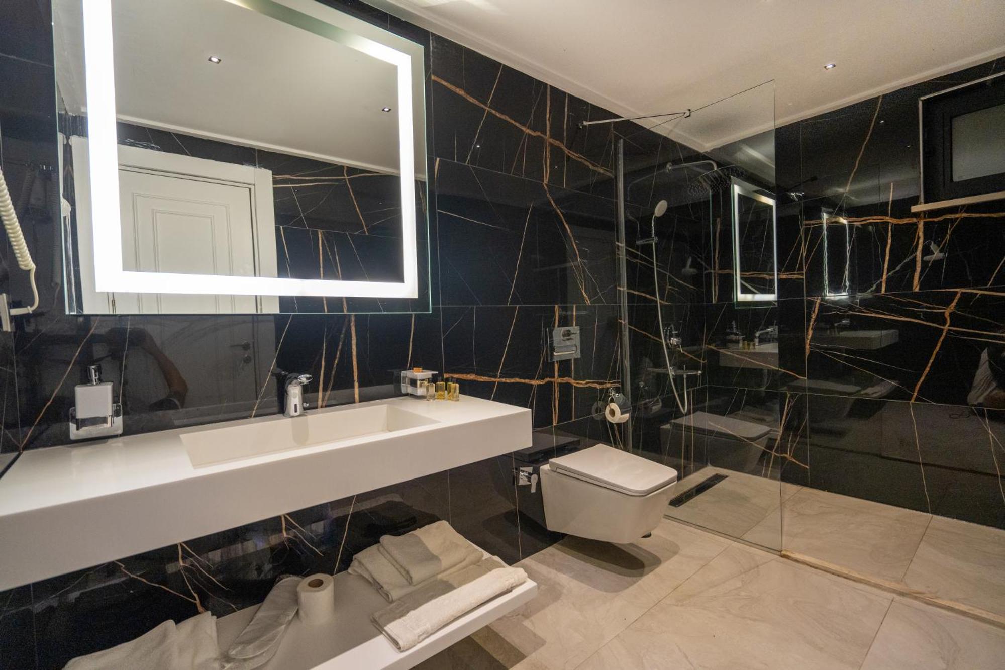 Hotel Guemues Yazar